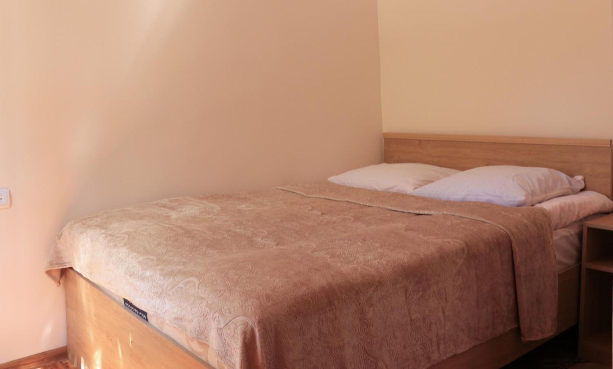 Legend Guest House Yekhegis エクステリア 写真