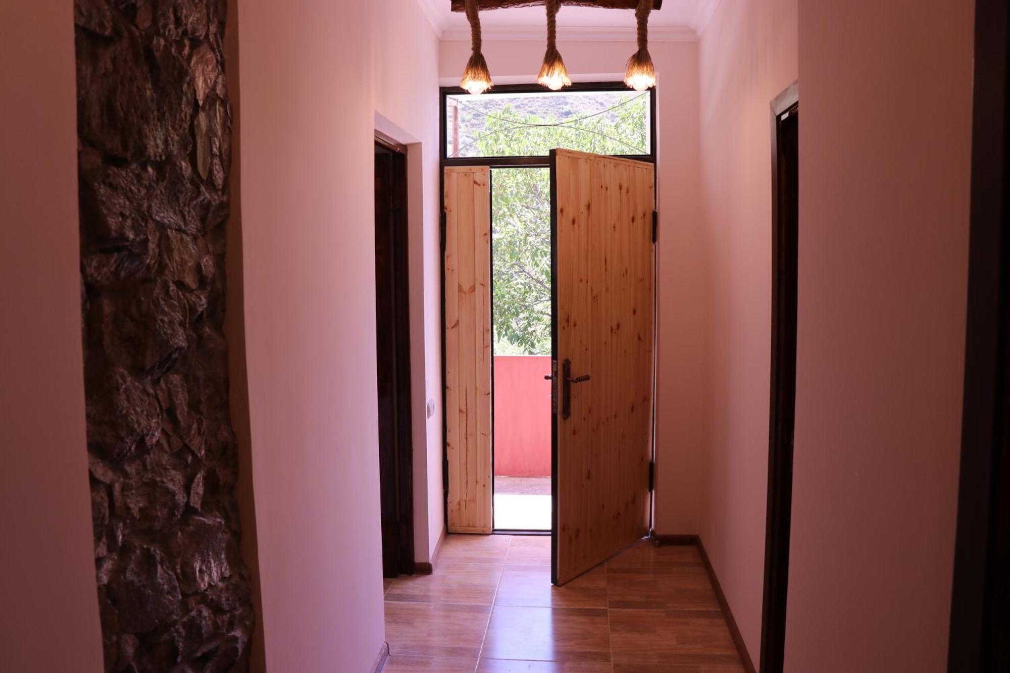 Legend Guest House Yekhegis エクステリア 写真