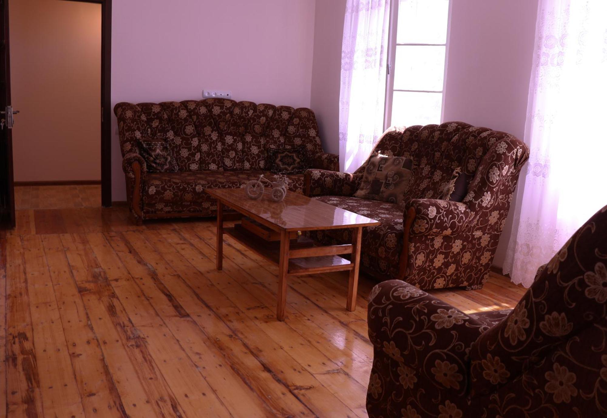 Legend Guest House Yekhegis エクステリア 写真